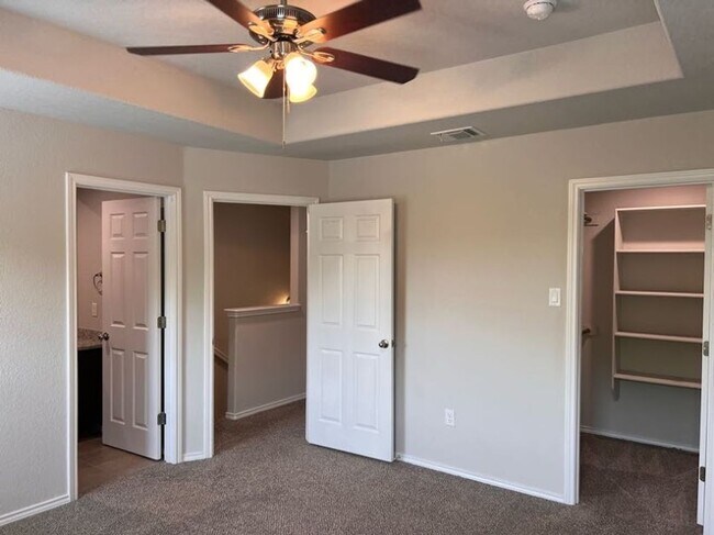 Building Photo - Best Duplex Community in Seguin