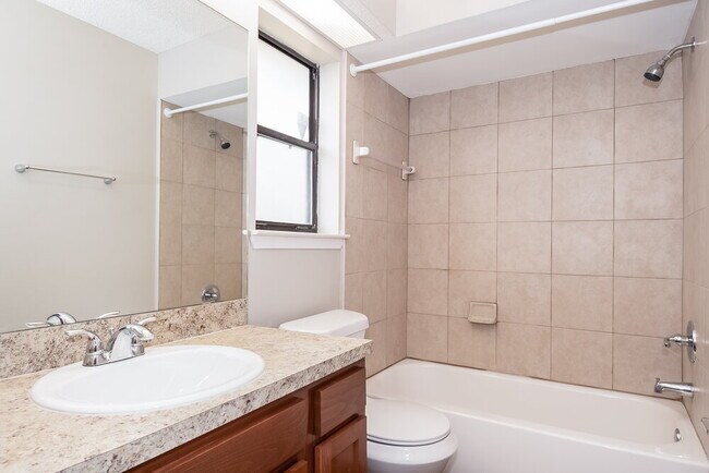 Building Photo - 3413 Deerfield Pointe Dr