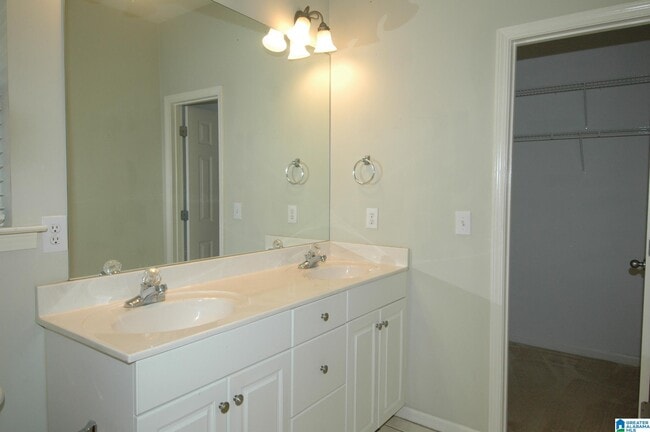 Building Photo - 108 Holland Trail