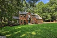 Building Photo - 2 English Hills Dr