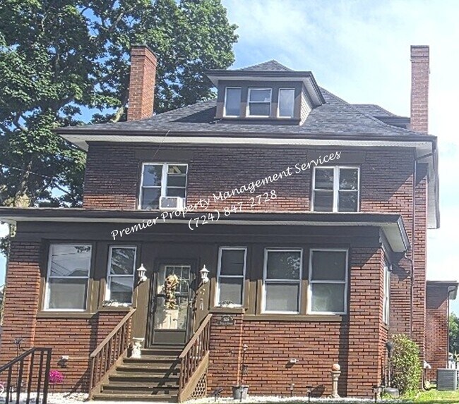 Building Photo - 806 12th St