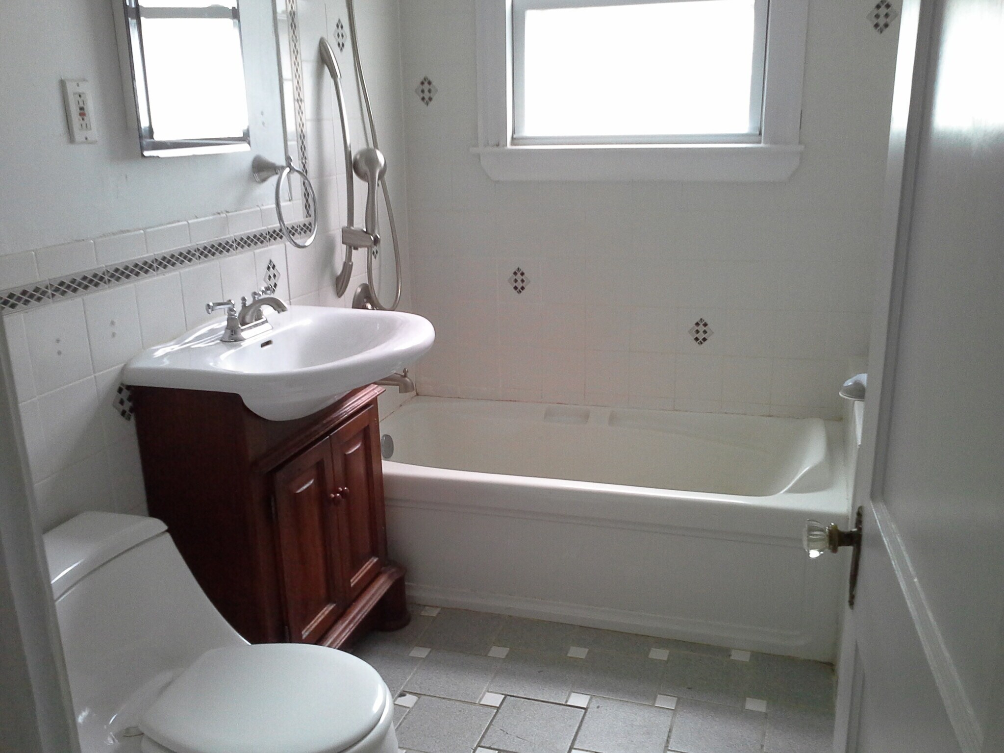 Bathroom 1 - 33 Greycliff Rd