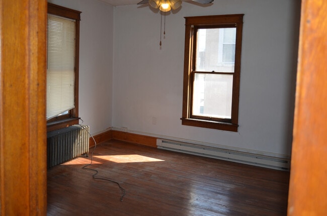 Building Photo - 185 W Spotswood Ave