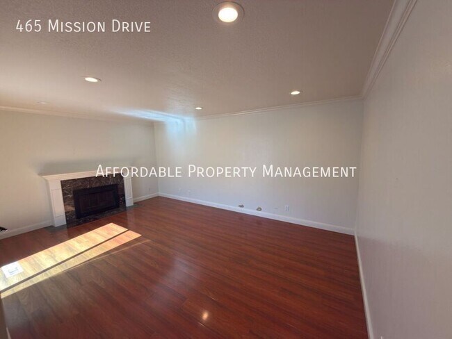 Building Photo - 465 Mission Dr