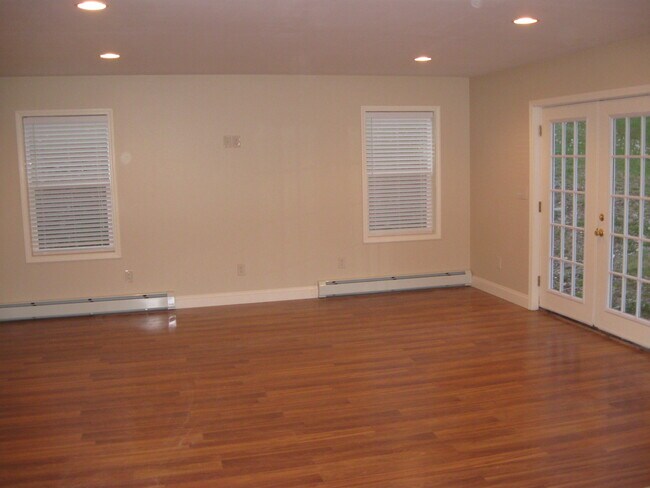 Building Photo - 236 Beartown Rd