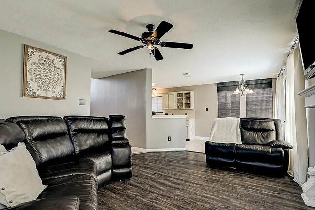 Building Photo - 3005 Wood Hollow Dr