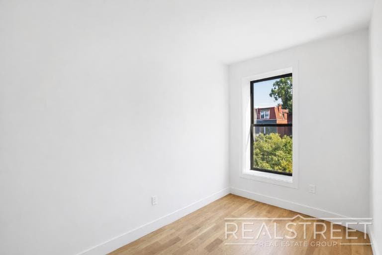 Building Photo - Stunning New 1 BED in North Crown Heights Brownstone