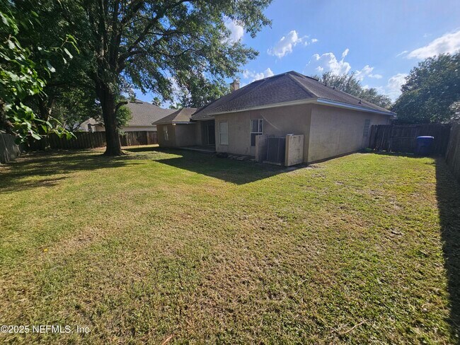 Building Photo - 1708 Dartmoor Ln