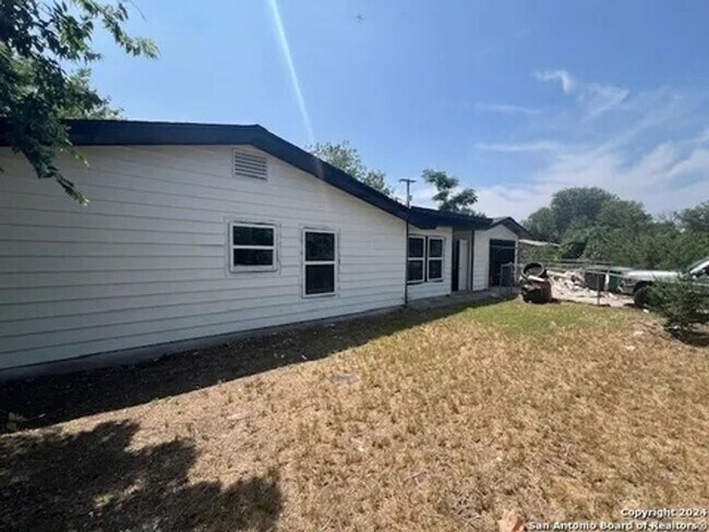 Building Photo - Charming 3-Bedroom Home in Wilshire Neighb...