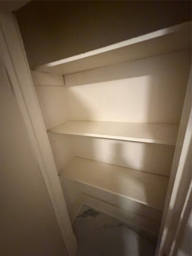 Building Photo - 402 Hyde Park Blvd