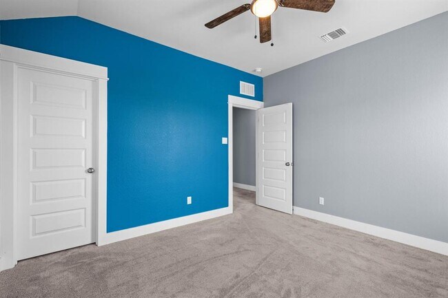Building Photo - 525 Compania Cove