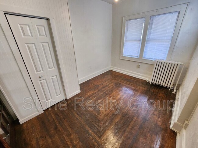 Building Photo - 514 1/2 S 5th Street