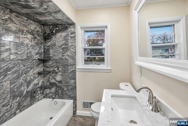 Building Photo - 164 Jeffer Ct