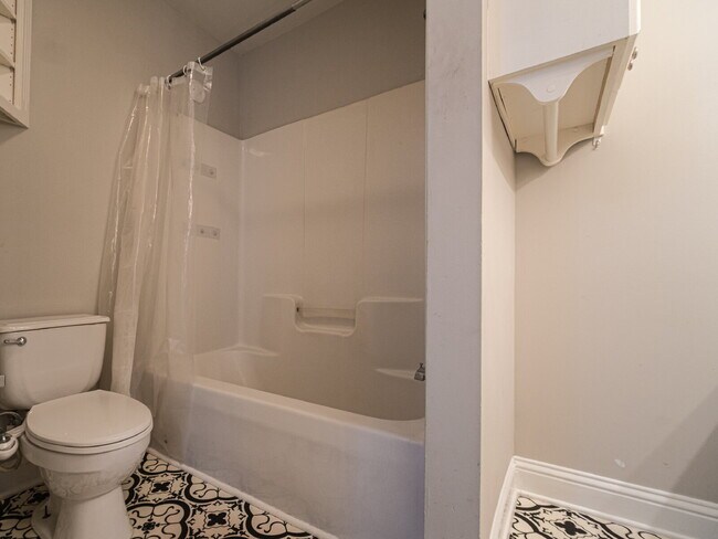 Building Photo - "Charming 3-Bedroom Retreat with 2 Full Baths in Gastonia - Your Cozy Haven Awaits!"