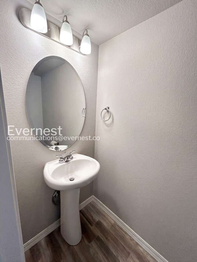 Building Photo - 3-Bed, 2.5-Bath Home/Voucher Accepted / Available Now!
