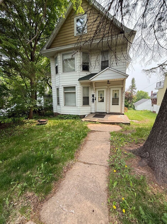 Building Photo - 1122 E 5th St