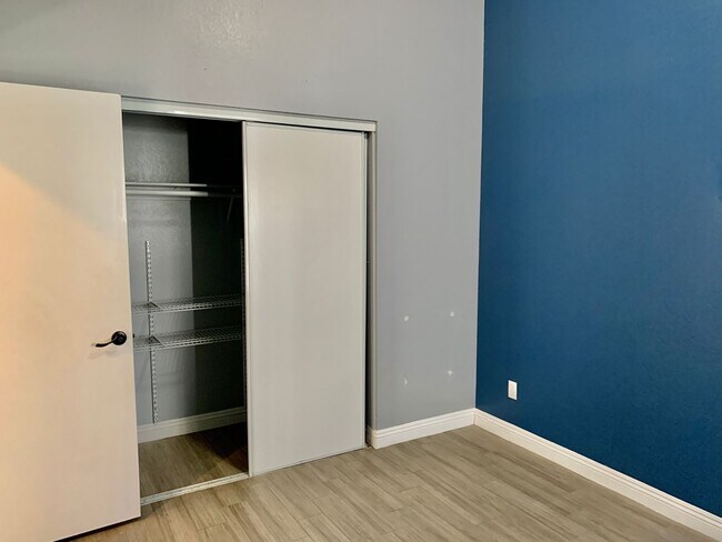 Building Photo - Nice Single Story Home