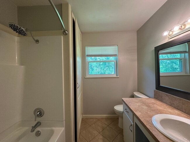 Building Photo - Charming 3 Bedroom in South Tyler!