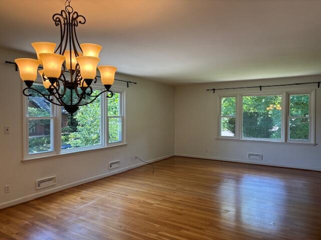 Building Photo - 580 Riverview Dr