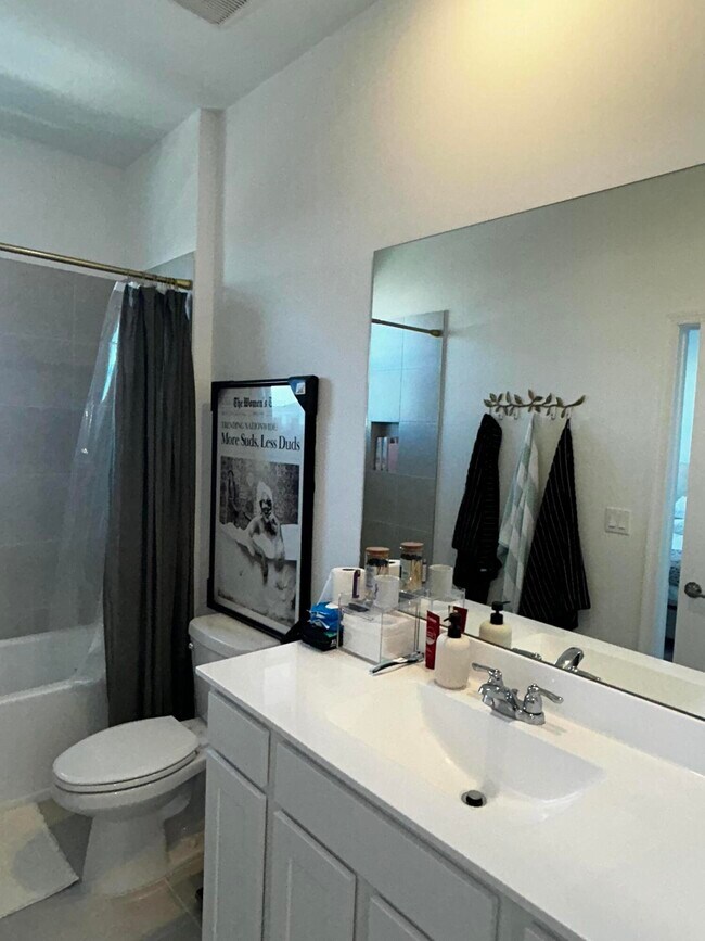 Building Photo - 317 SE Crossoak Ln