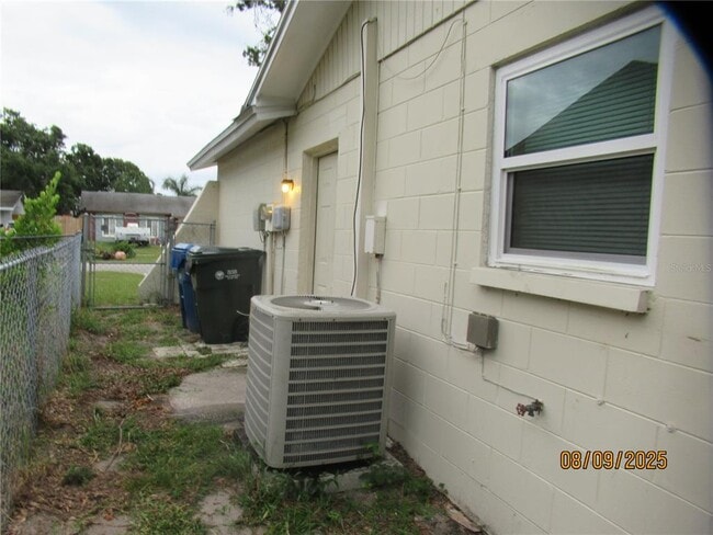 Building Photo - 2506 Mary Sue St