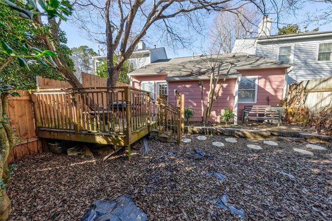 Building Photo - 290 Westland Way SW