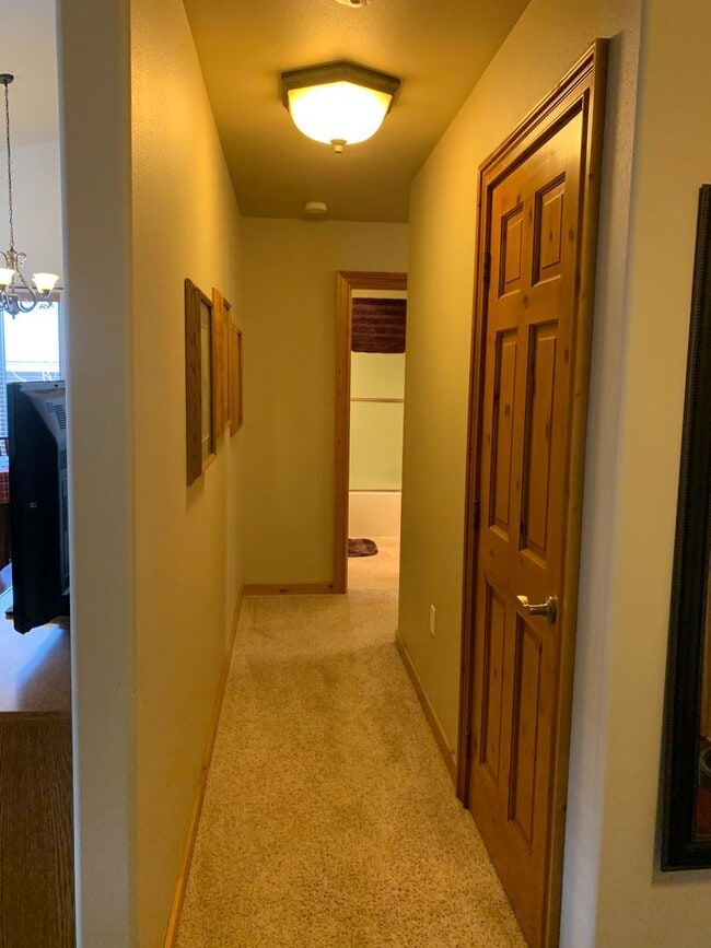 Building Photo - Fully Furnished Home is NE Bend Short Term Rental