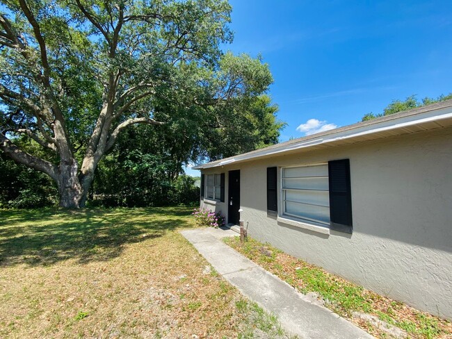 Primary Photo - 2 BED / 1 BATH DUPLEX