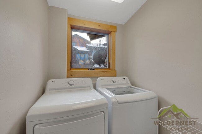 Building Photo - Beautiful Furnished Townhome with infared sauna, finished garage and community amenties