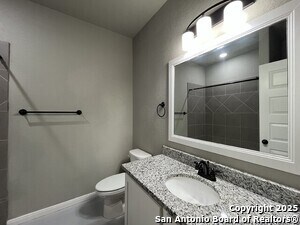 Building Photo - 913 E Seidemann St