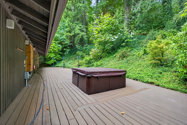 Building Photo - Mid-Century Gem with Hot Tub, Large Deck, and Bonus Rooms in Issaquah – 4 Bed, 3 Bath, 2,940 Sq Ft