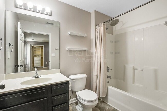 Building Photo - 697 Red Hill Rd