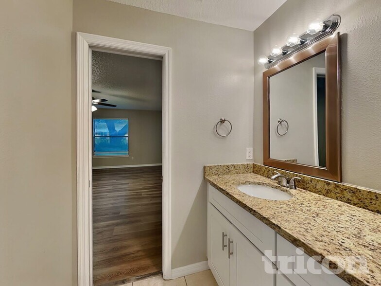 Building Photo - 1435 Spring Ridge Cir