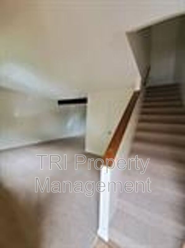 Building Photo - 2141 28th Ave Ct