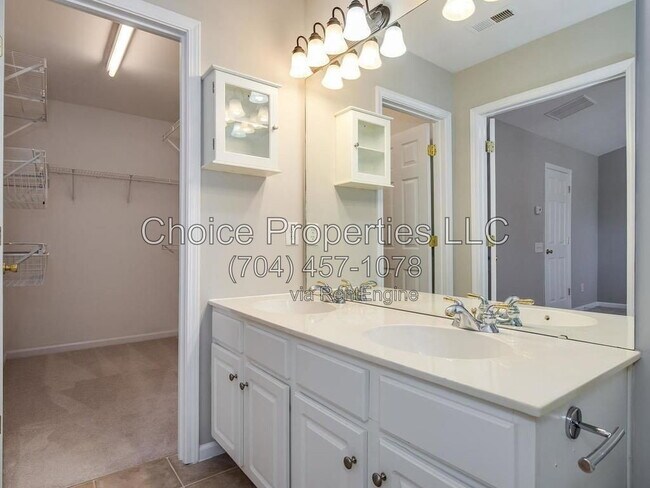Building Photo - 14930 Ballantyne Village Way