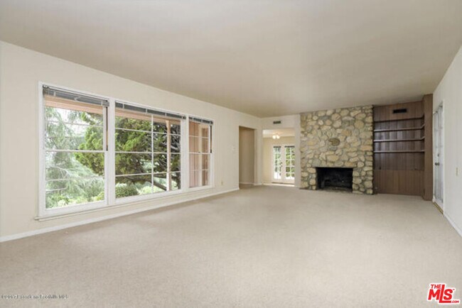 Building Photo - 5249 Escalante Dr