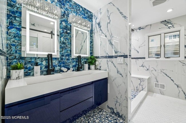 Building Photo - 385 Aldo Dr