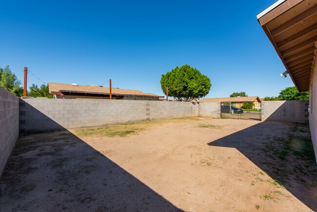 Building Photo - 4597 W 18th Pl