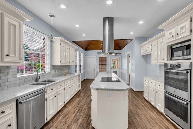 Building Photo - 17703 Forest Park Ln