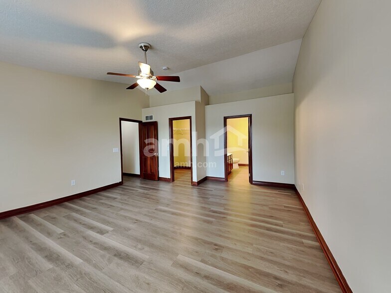 Building Photo - 231 Oakford St