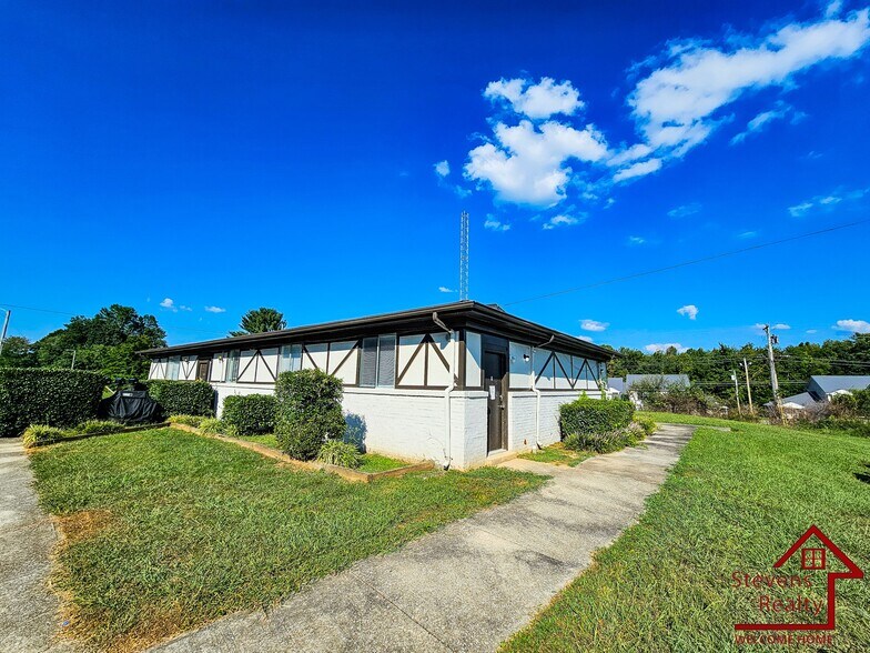 Primary Photo - 235 Vinewood Rd