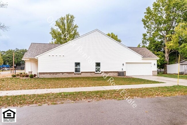 Building Photo - 307 Toledo St