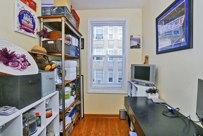 Building Photo - 212 9th St