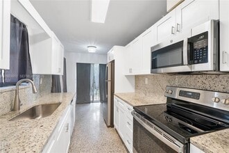 Building Photo - 1821 SW 11th Ct