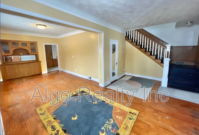 Building Photo - 1345 Arkwright St N