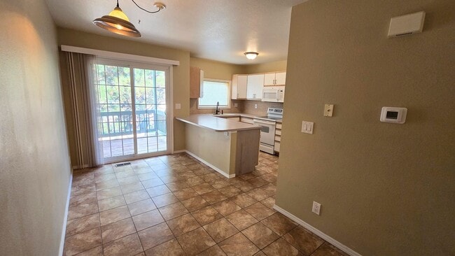 Building Photo - 6048 Colony Cir - Rockrimmon - Townhome - ...