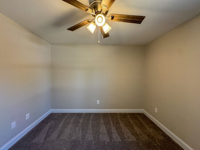 Building Photo - Beautiful 4 Bed 3 Bath Home with Easy Access to I-295