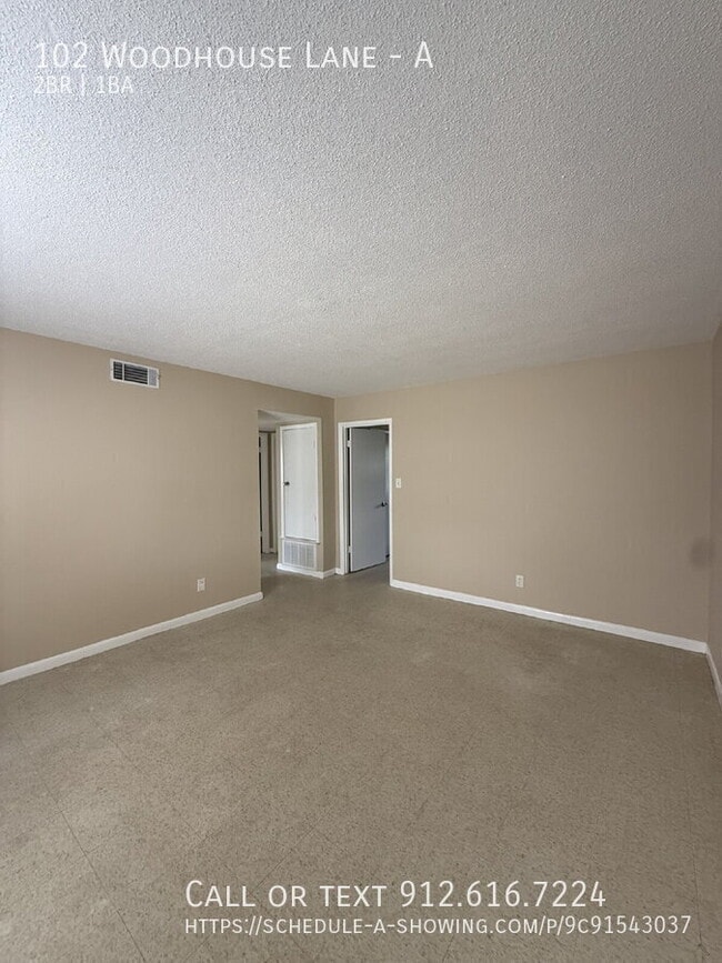 Building Photo - 102 Woodhouse Ln