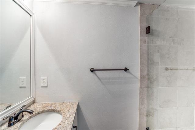 Building Photo - 4202 Phoenix Dr