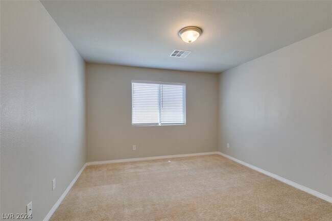 Building Photo - 945 Willow Berry Ave